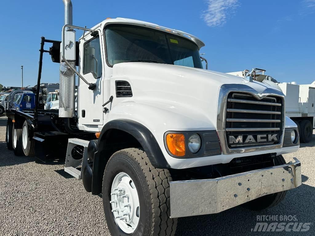 Mack GRANITE CV713 起重可拆卸式卡車