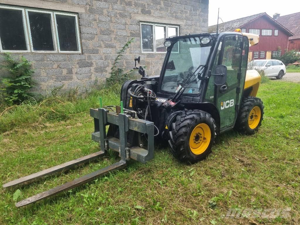 JCB 516-40 伸縮臂操作車