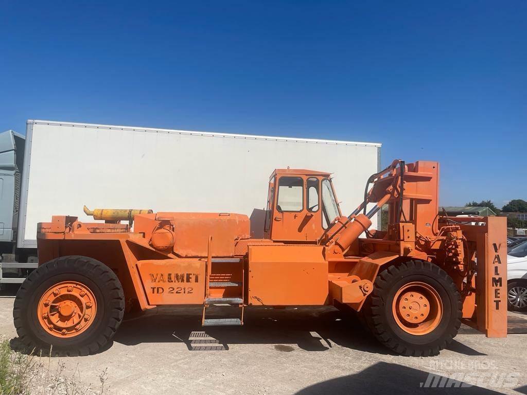 Valmet TD2212 柴油卡車