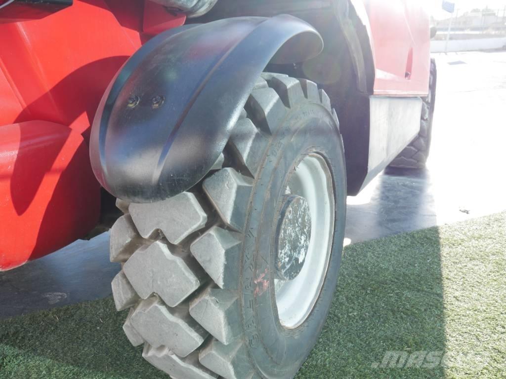 Manitou MT 625 伸縮臂操作車