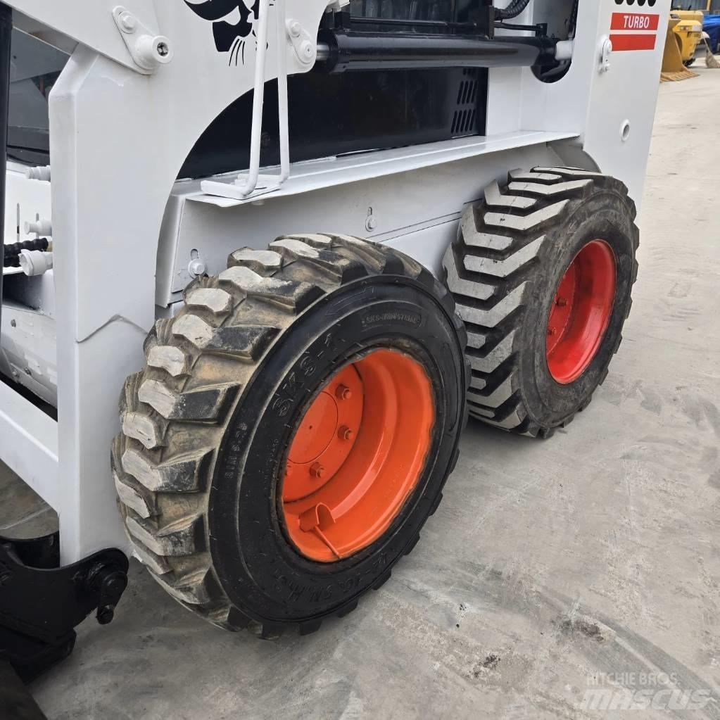 Bobcat S 300 滑移轉向裝載機
