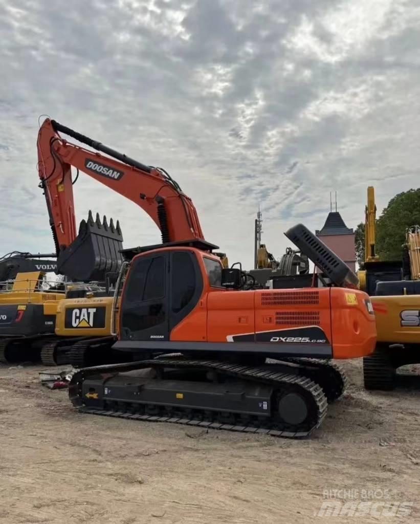 Doosan DX 225 履帶式 挖土機/掘鑿機/挖掘機