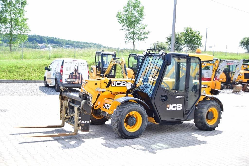JCB 525-60 HiVIZ 伸縮臂操作車