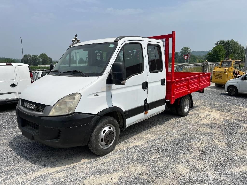 Iveco Daily 35-110 貨箱式卡車