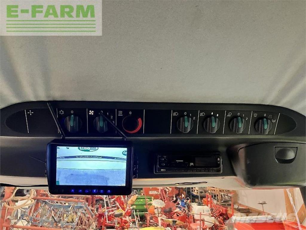 CLAAS medion 330 聯合收穫機