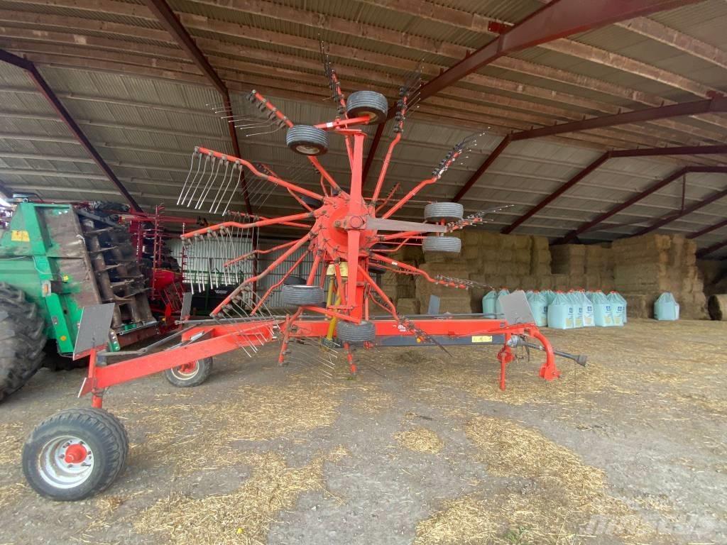 Kuhn GA 8121 堆草機
