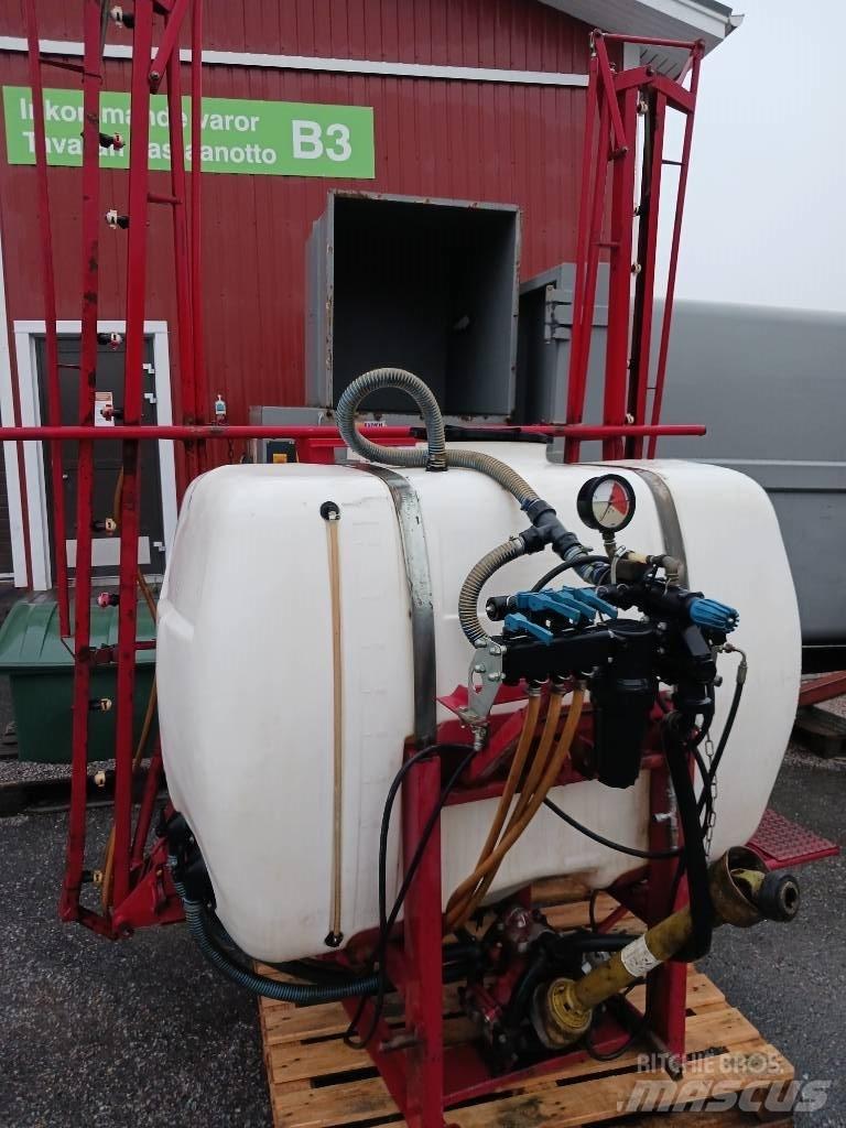 YLÖ 900 / 12 承載式噴霧機