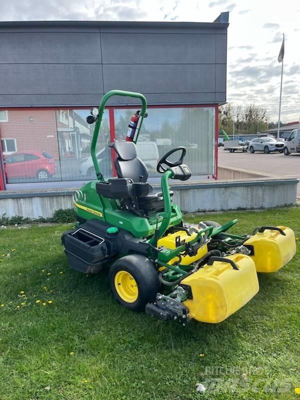 John Deere 2750 E 果嶺割草機