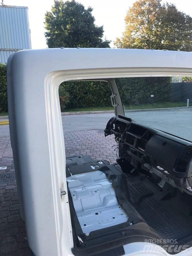 Renault Maxity 駕駛室與內部