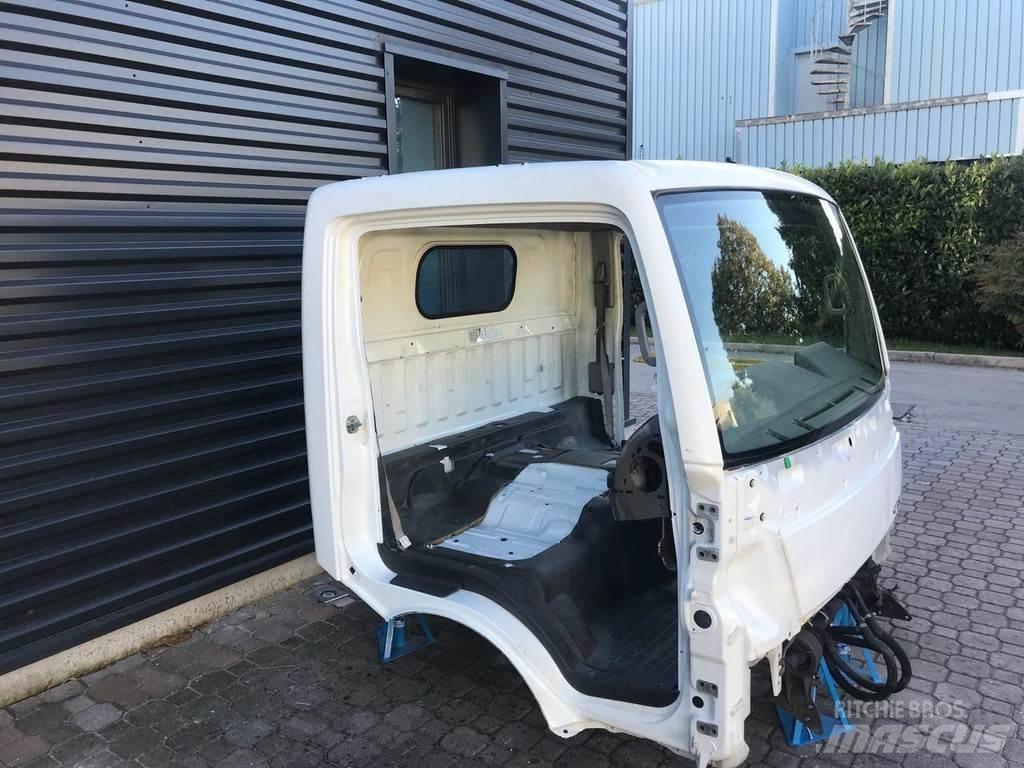 Renault Maxity 駕駛室與內部