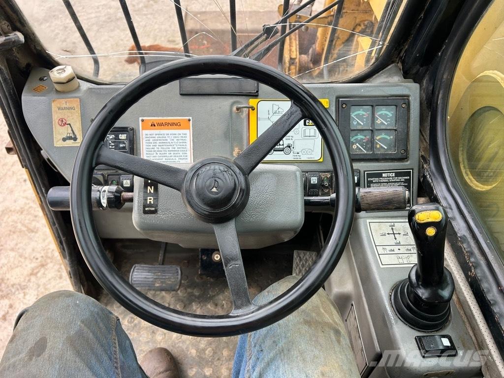 CAT TH 62 伸縮臂操作車