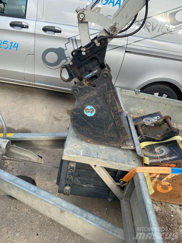 Takeuchi TB 210 小型挖土機/掘鑿機<7t(小型挖掘機)