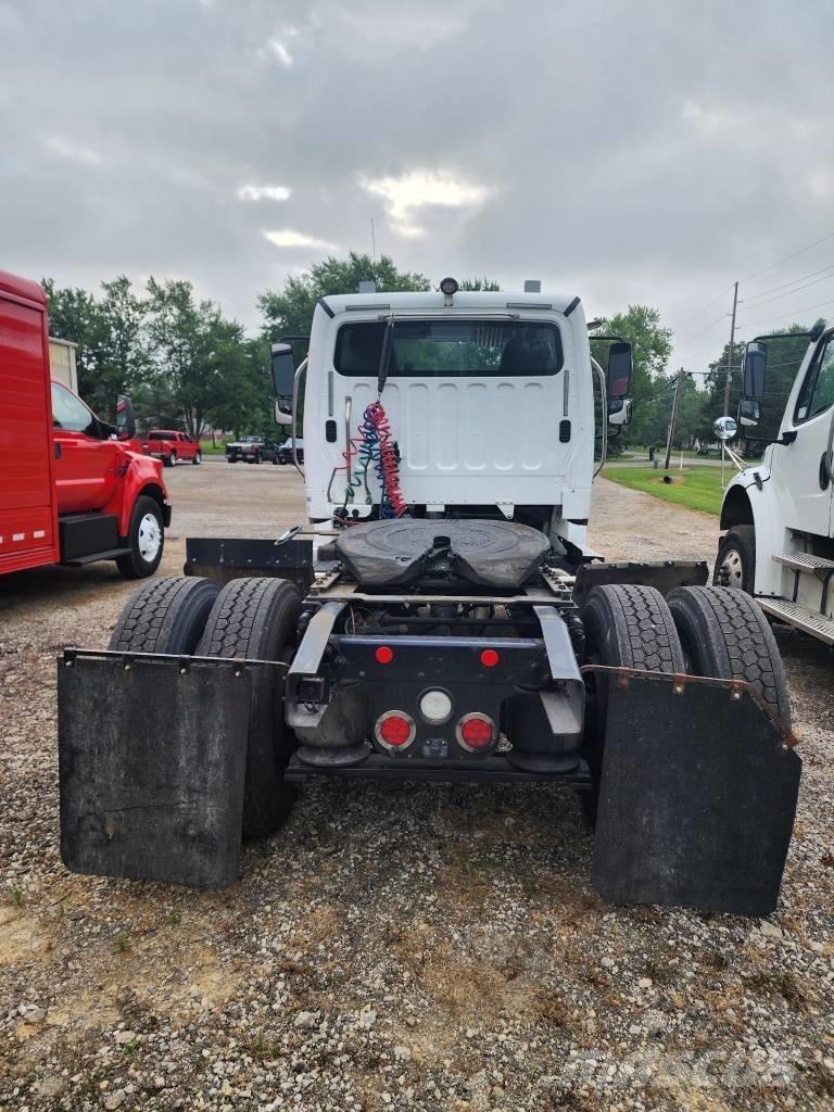 Freightliner M2 曳引機組件