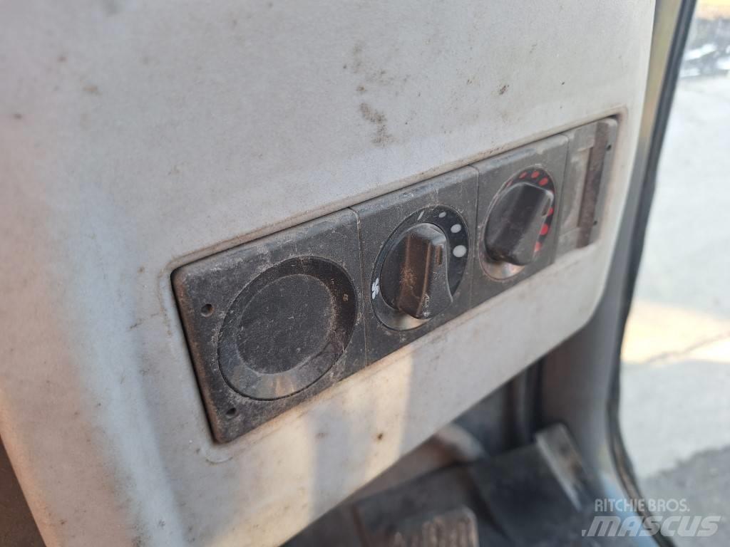 Hitachi ZW 75 輪胎式裝載機