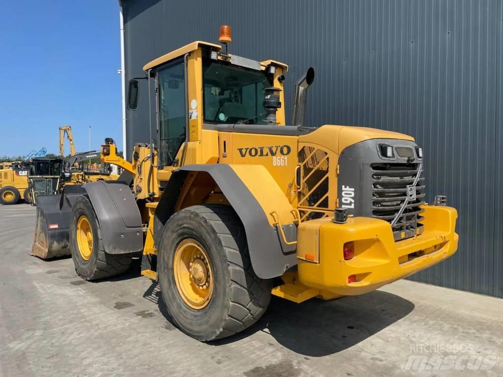 Volvo L90F - 3rd valve 輪胎式裝載機