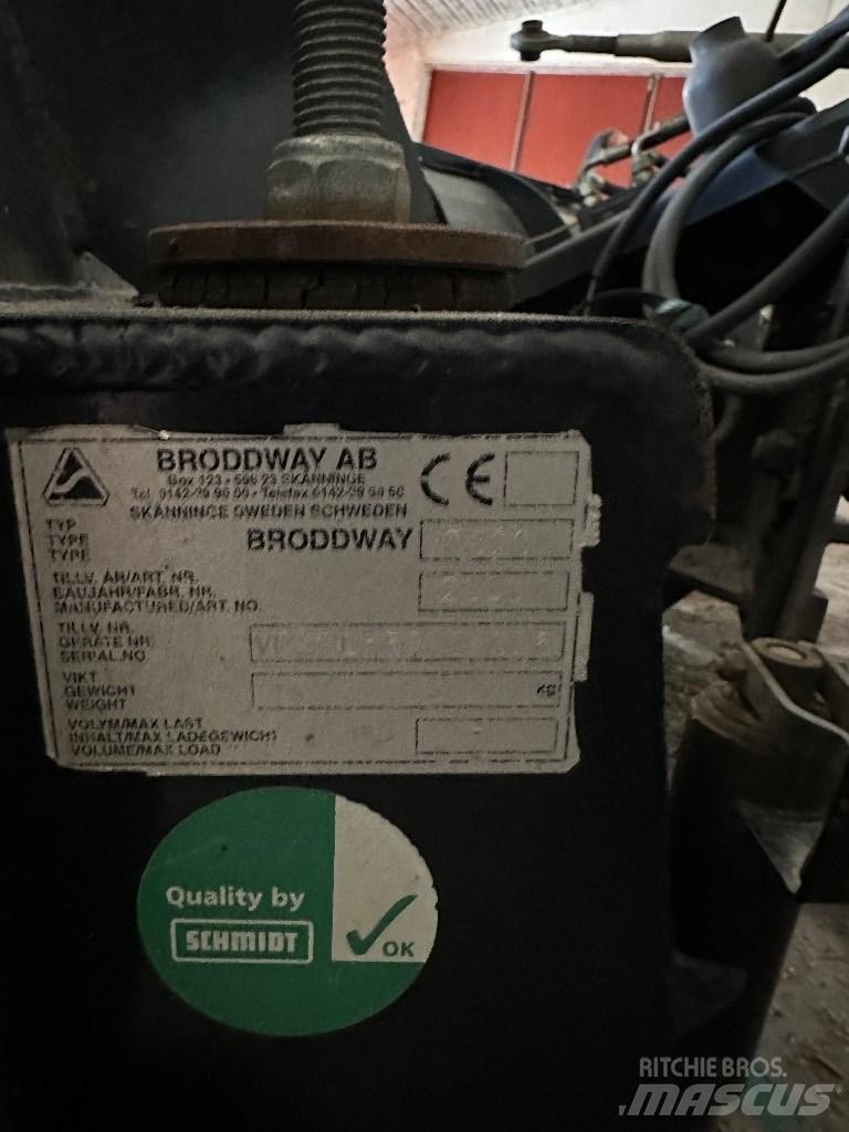 Gradmeko 320 v 刮雪板和犁