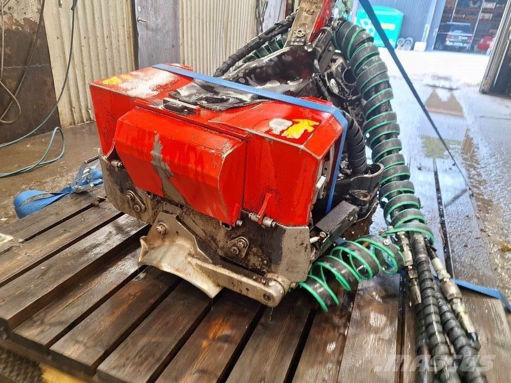 Komatsu S82 收穫機頭