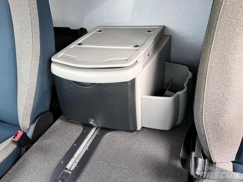 Volvo FL210 貨箱式卡車