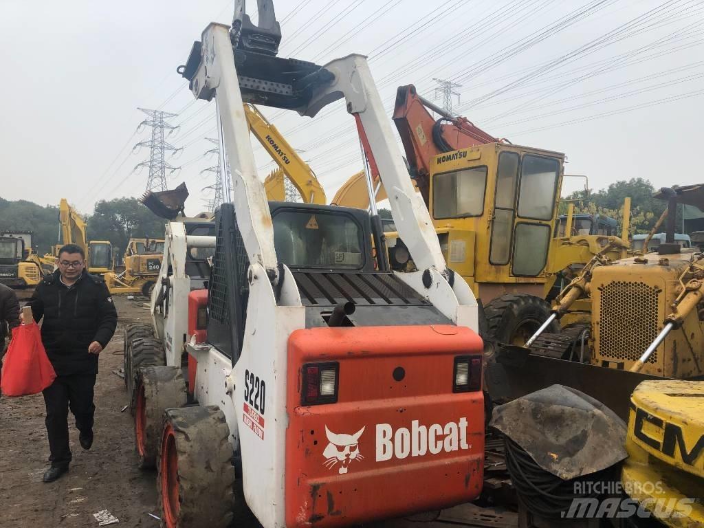 Bobcat S 220 滑移轉向裝載機