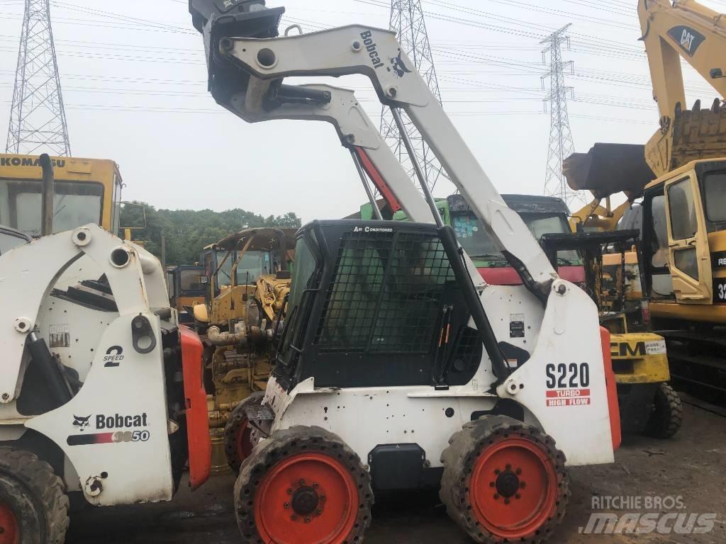 Bobcat S 220 滑移轉向裝載機