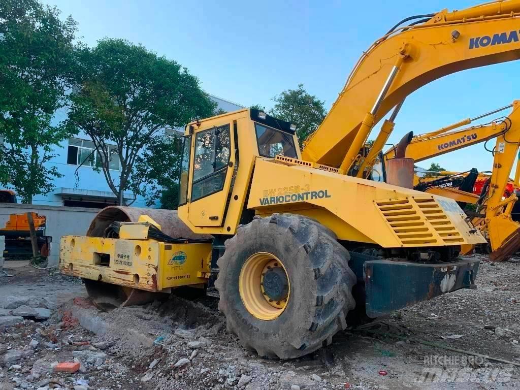 Bomag BW 225 D-3 雙輪滾壓機