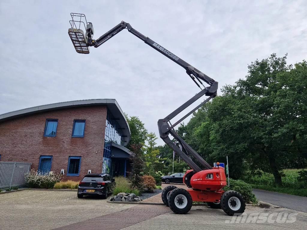 Manitou 200 ATJ 曲臂高空作業車