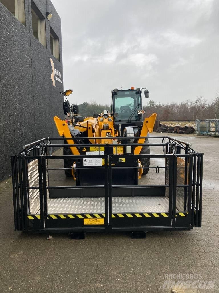 JCB 540-180 伸縮臂操作車