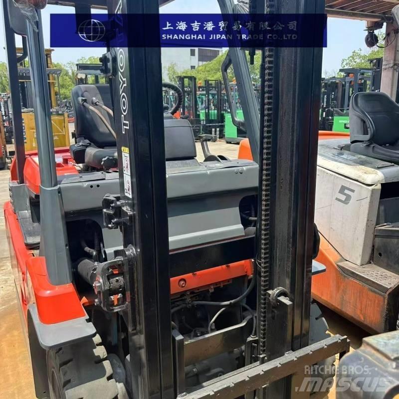 Toyota 15 電動堆高機