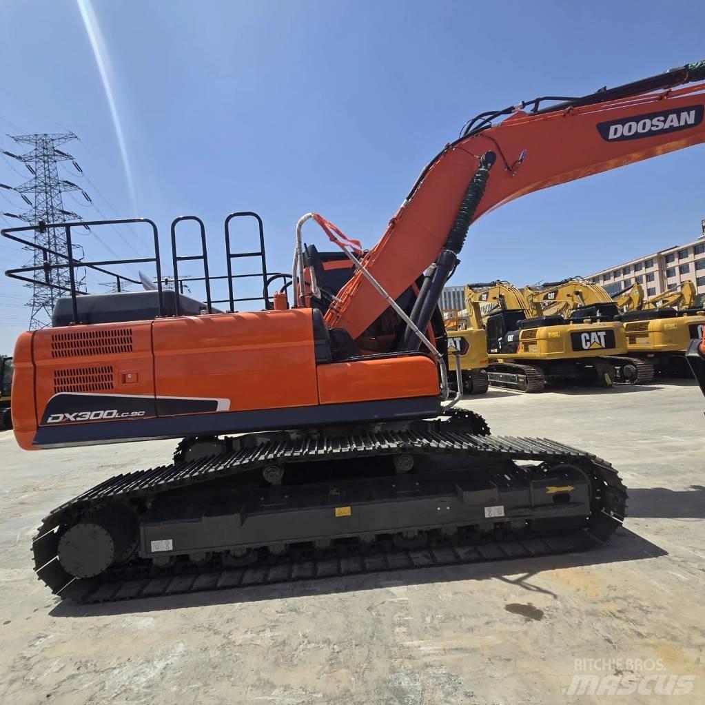 Doosan DX 300 LC 小型挖土機/掘鑿機<7t(小型挖掘機)
