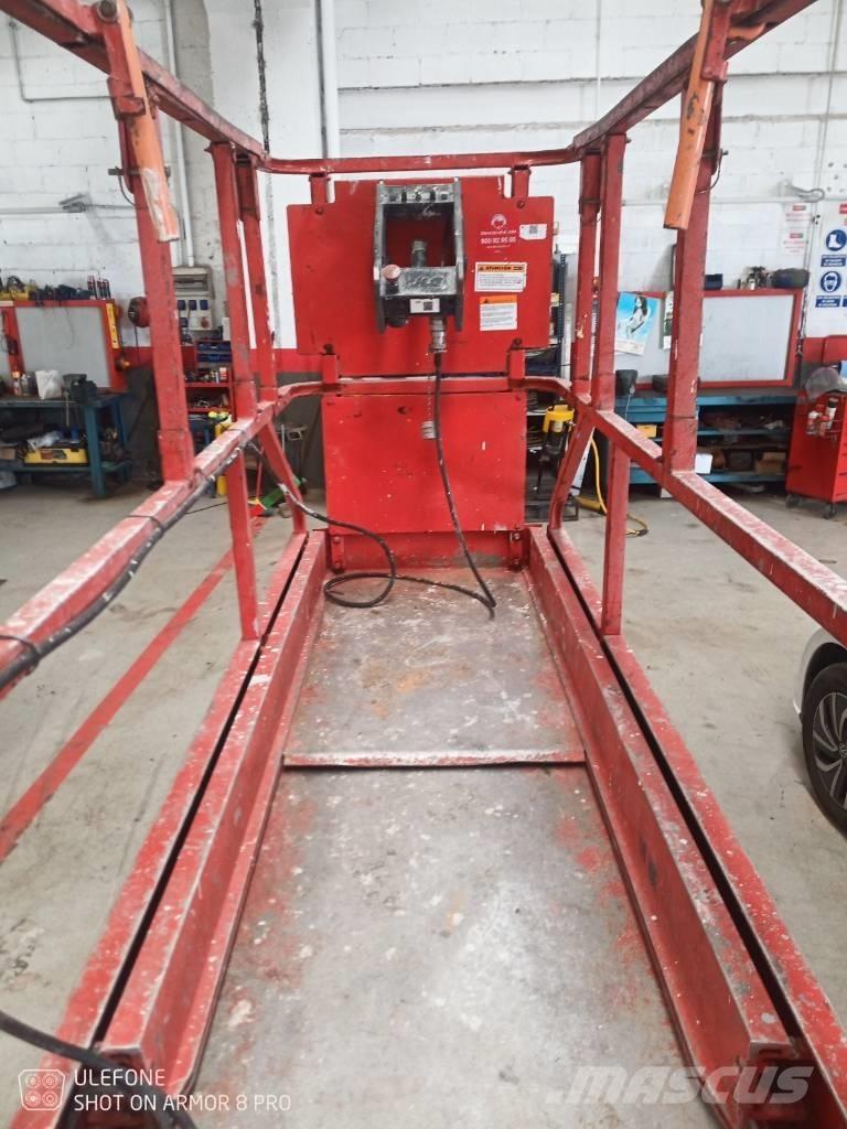 JLG 2030 ES 剪式升降機