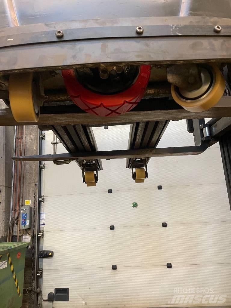 BT Toyota SWE080L 行走控制式堆積機