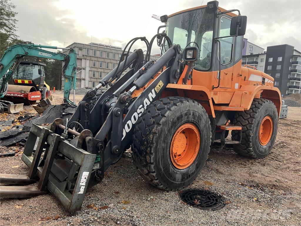 Doosan DL 200 輪胎式裝載機