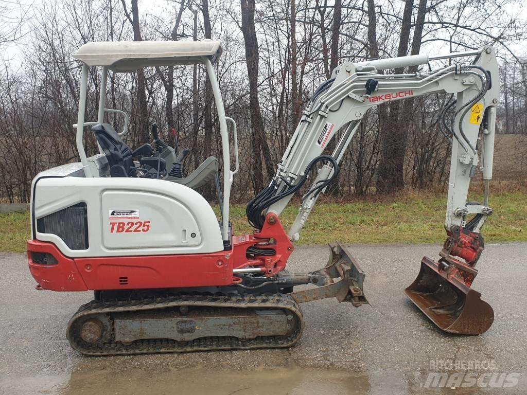 Takeuchi TB 225 小型挖土機/掘鑿機<7t(小型挖掘機)