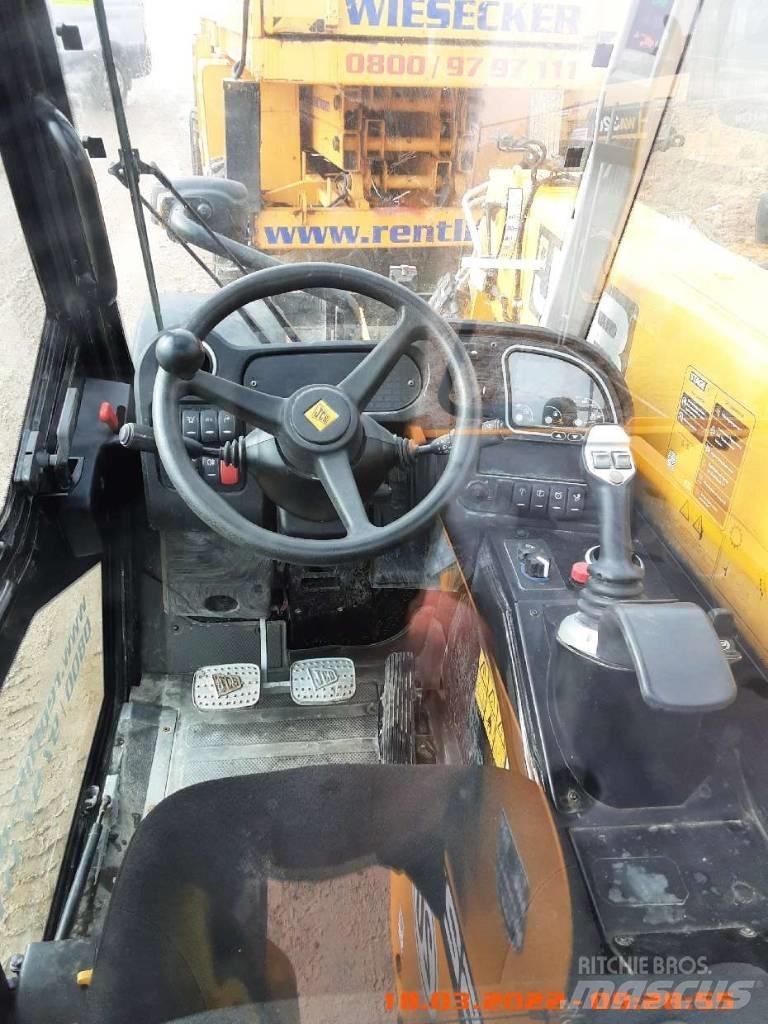 JCB 525-60 伸縮臂操作車