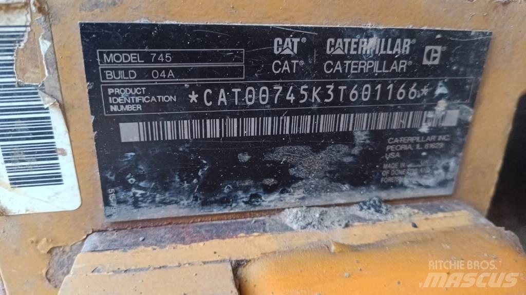 CAT 745 鉸接式起吊車