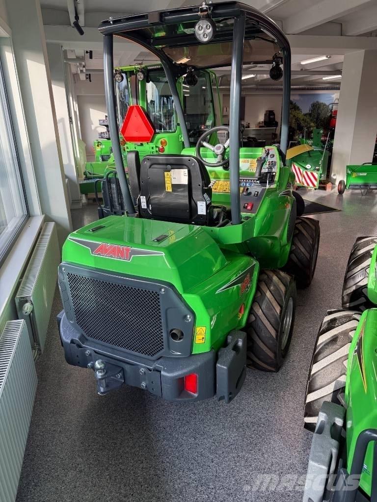 Avant 528 滑移轉向裝載機