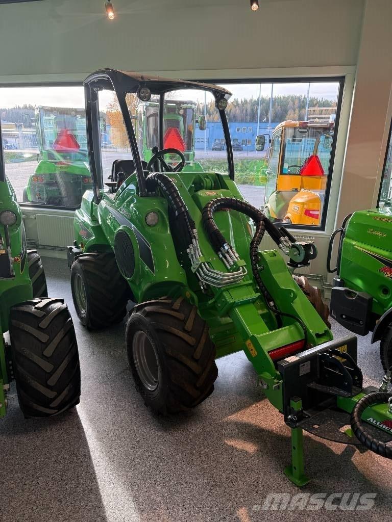 Avant 528 滑移轉向裝載機