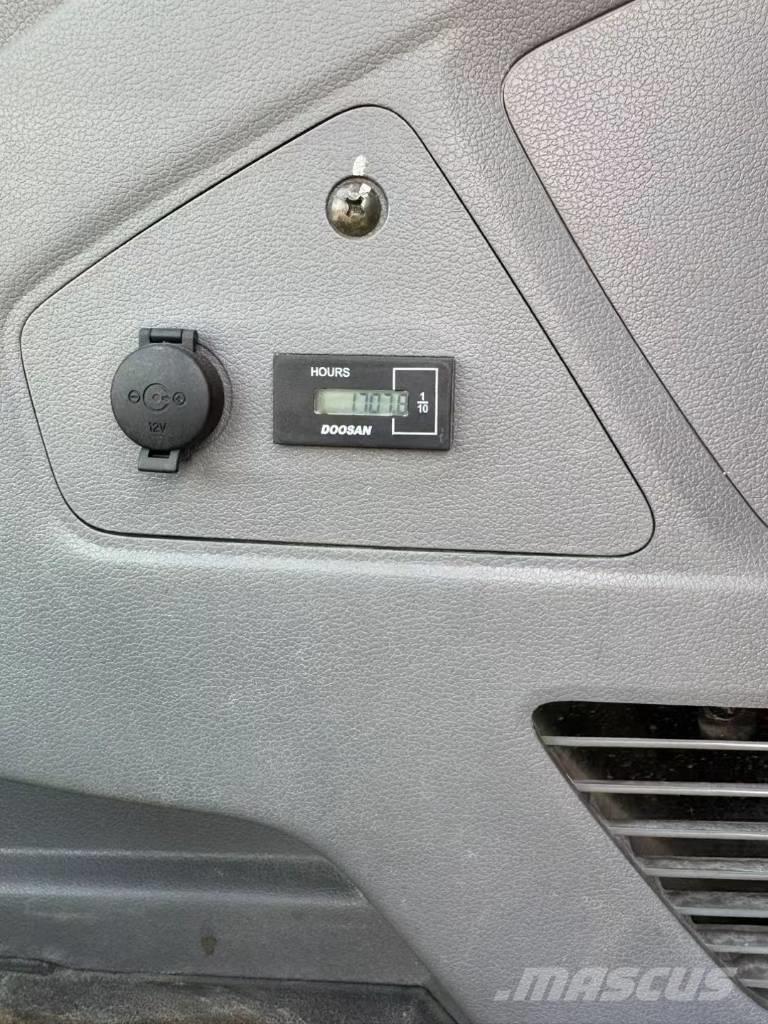 Doosan DX 60 小型挖土機/掘鑿機<7t(小型挖掘機)