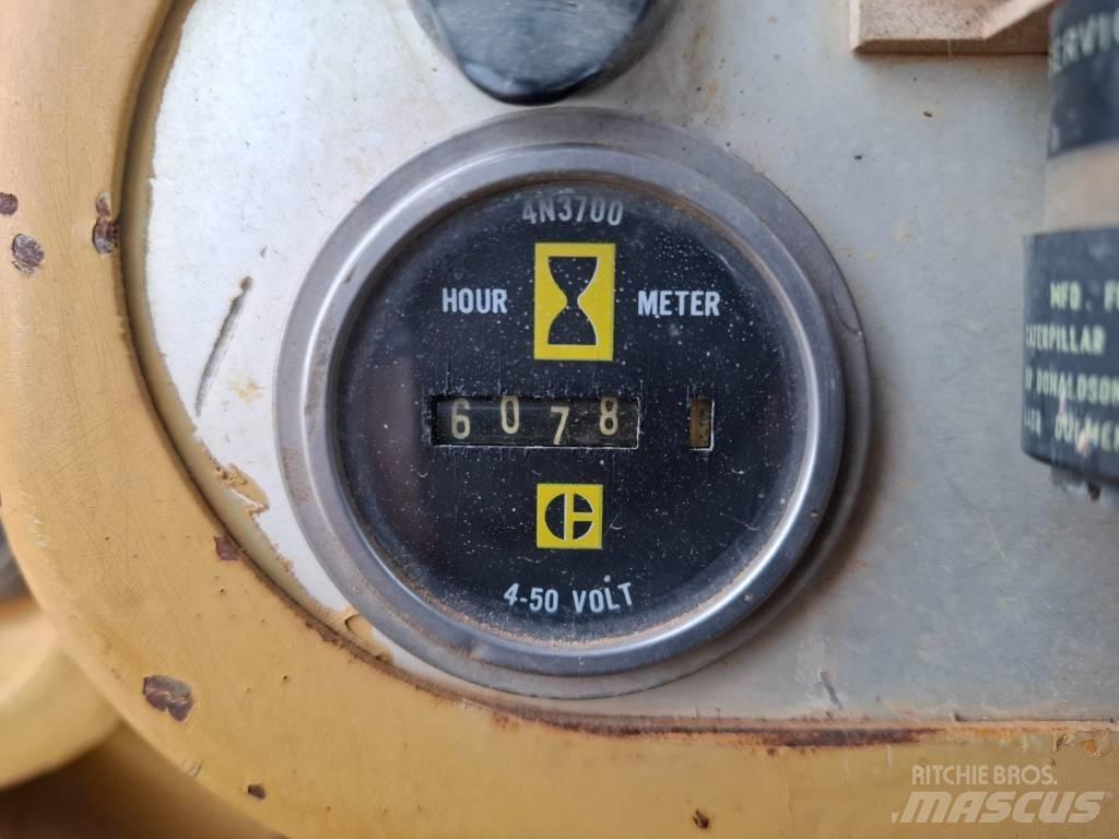 CAT D 4 D 履帶推土機