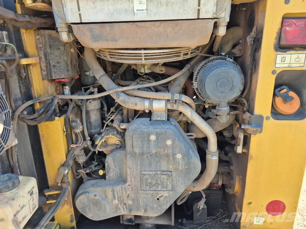 CAT 249 D 滑移轉向裝載機