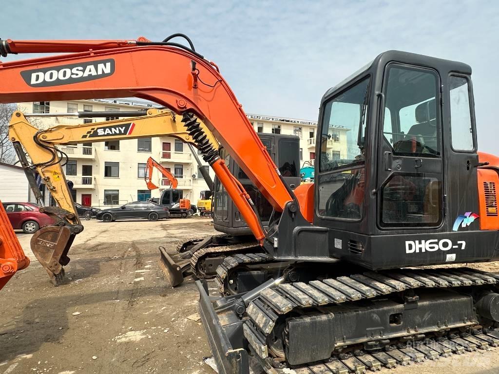 Doosan DH 60 小型挖土機/掘鑿機<7t(小型挖掘機)