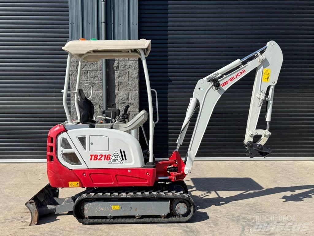 Takeuchi TB 216 小型挖土機/掘鑿機<7t(小型挖掘機)