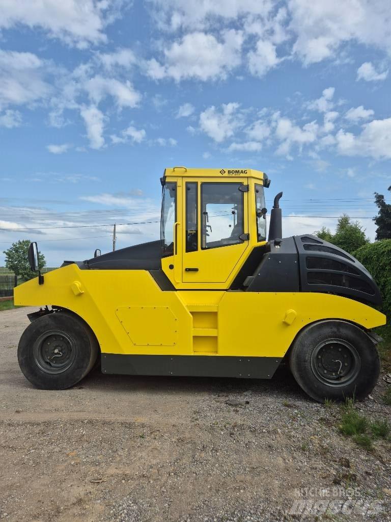 Bomag BW 24 R H 膠輪滾壓機