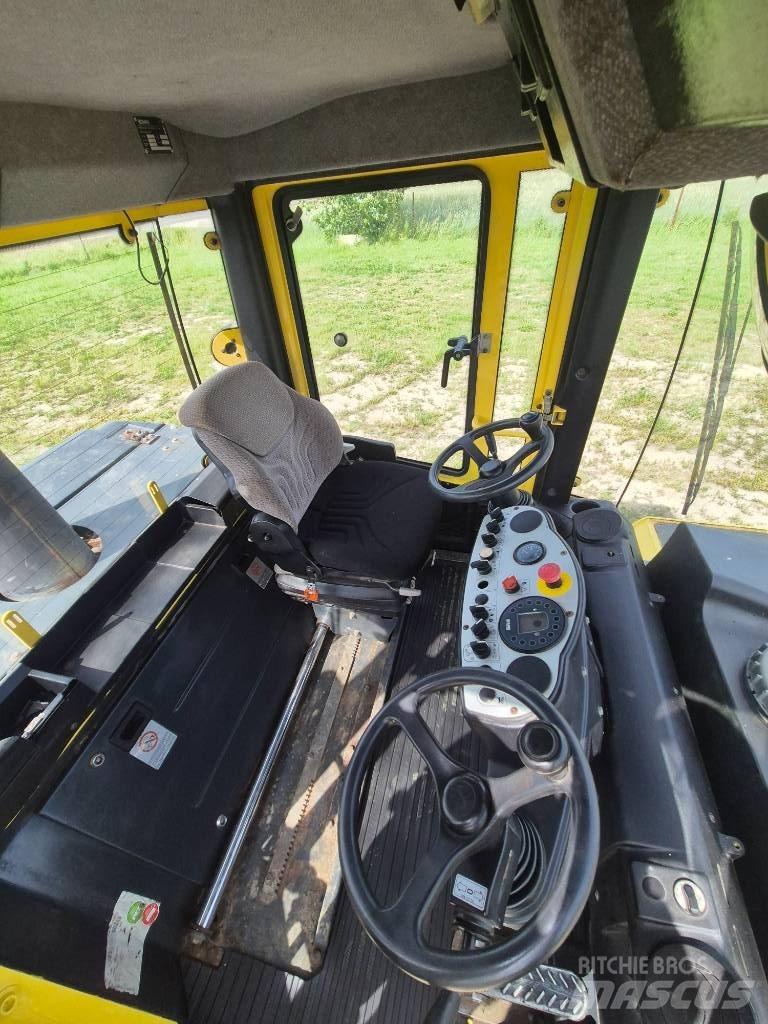 Bomag BW 24 R H 膠輪滾壓機