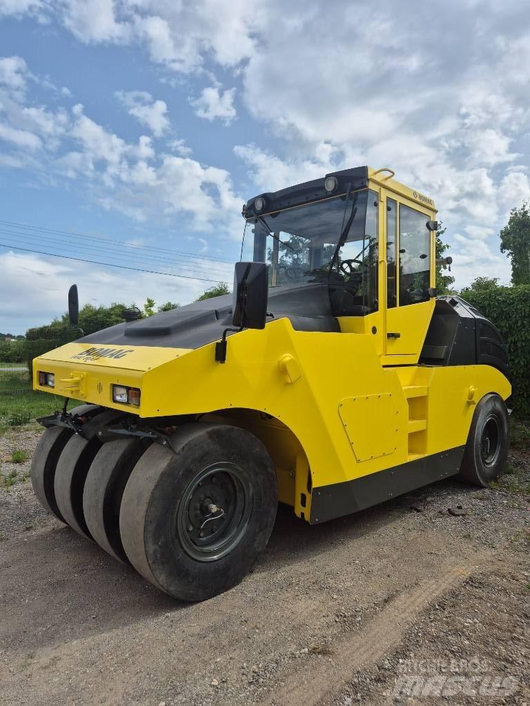 Bomag BW 24 R H 膠輪滾壓機