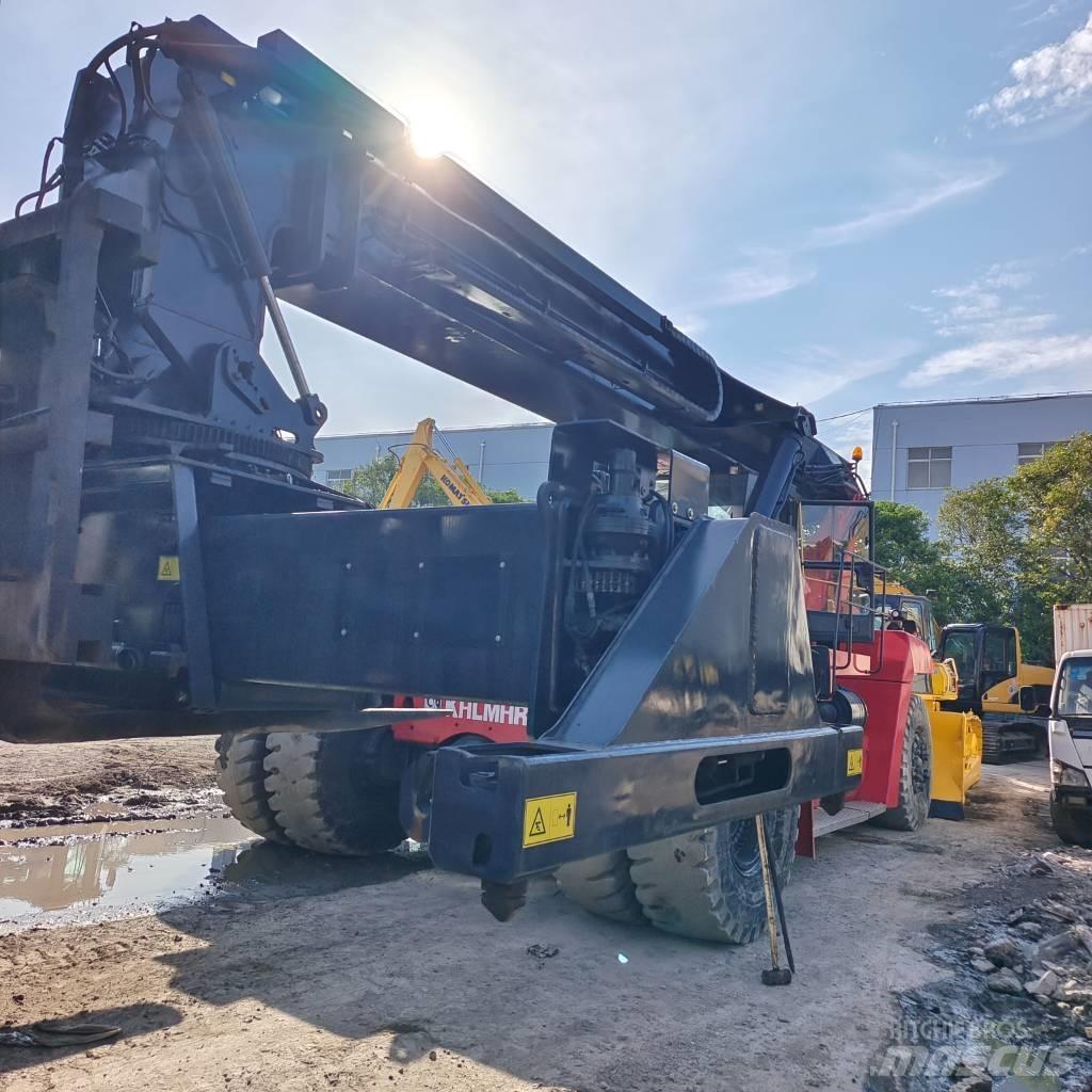 Kalmar DRT 450 前伸型堆積機