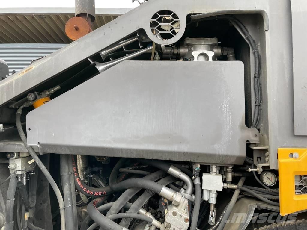 Volvo P6870 ABG 瀝青攤舖機/鋪路機