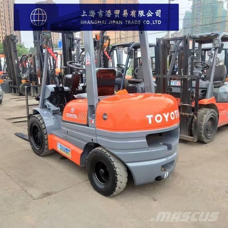 Toyota 6 F 柴油卡車
