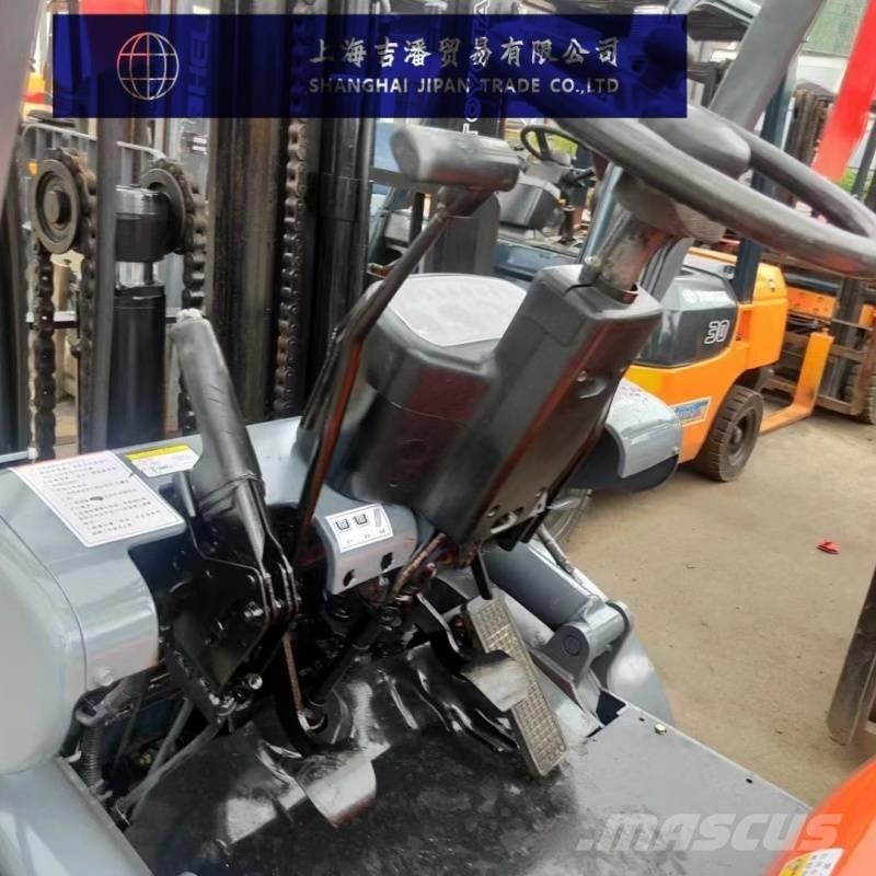 Toyota 6 F 柴油卡車