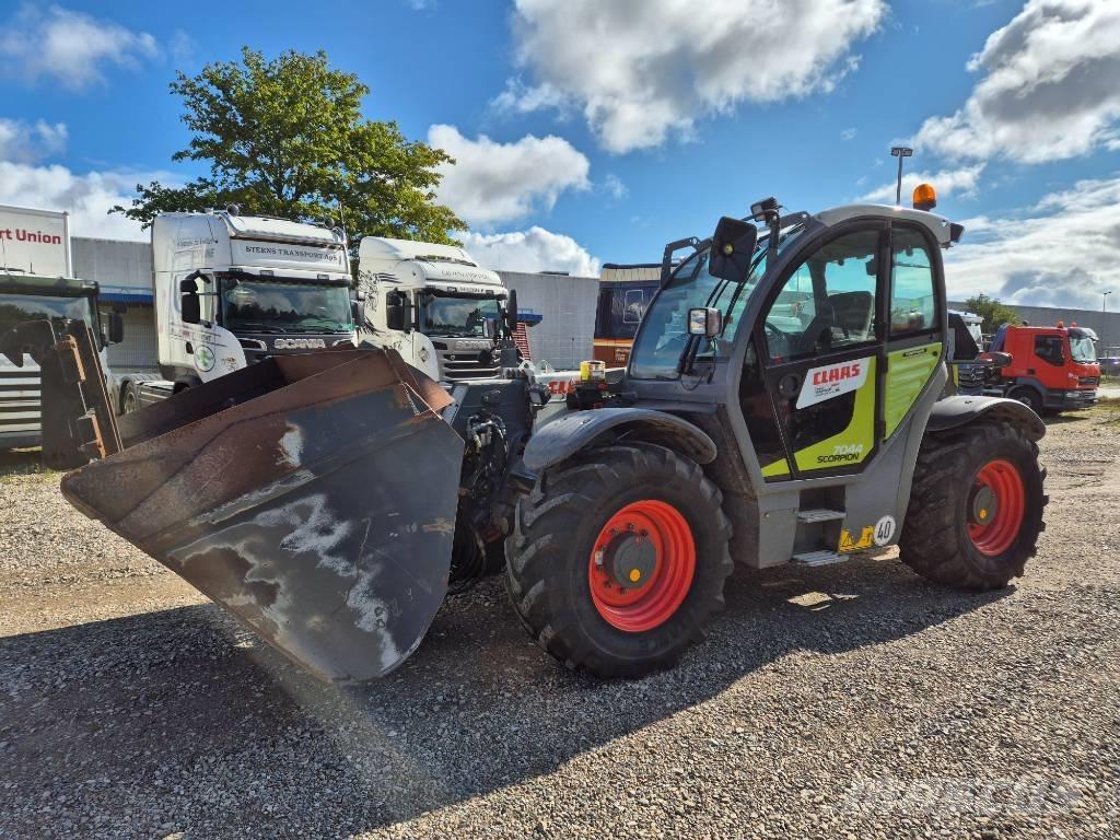 CLAAS Scorpion 7044 農業用伸縮臂裝載機
